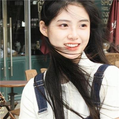 红衣小女孩