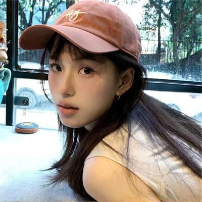 泳池里的男孩